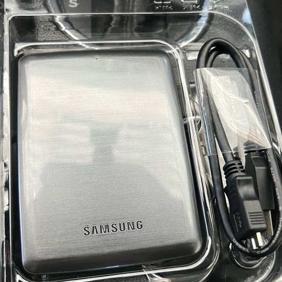 SAMSUNG- External Hard Drive  500gb - Picture 3 of 11